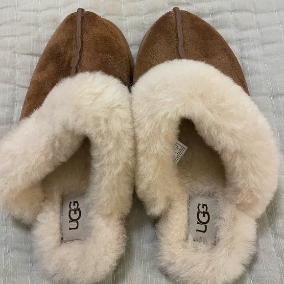 UGG Cream Shearling Slippers - Picture 2 of 4